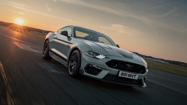 Ford Mustang lleno