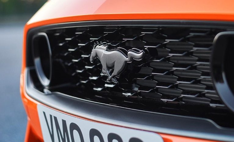 Ford Mustang lleno