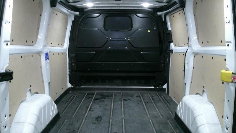 FORD T. CUSTOM HIBRIDO 130 CV. lleno