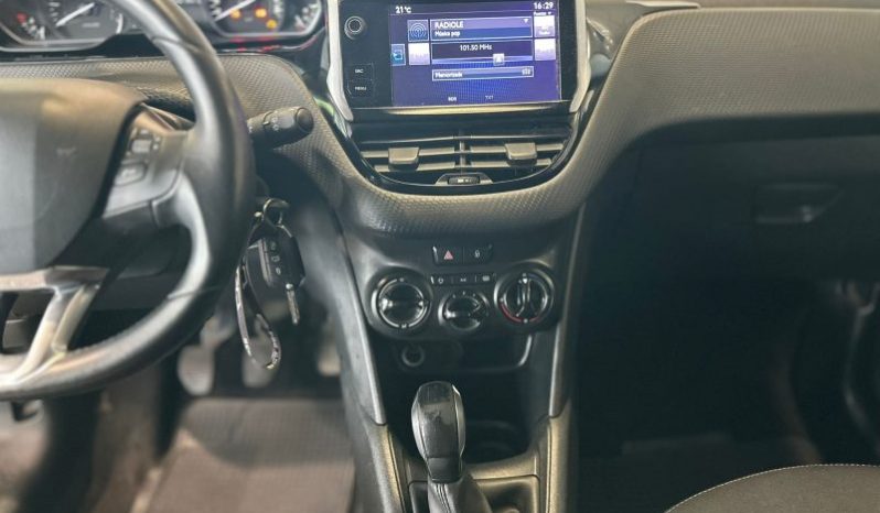 PEUGEOT 208 1.2 82 CV STYLE lleno